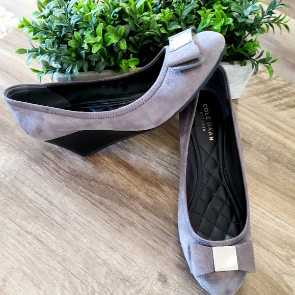Cole Haan Tali Grand Bow Silver Suede Shoes size 5.5 - Picture 4 of 7
